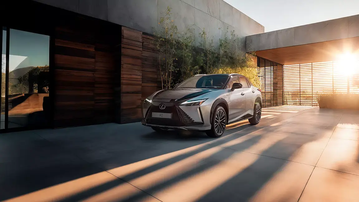 PILNĪGI ATJAUNINĀTAIS LEXUS RZ