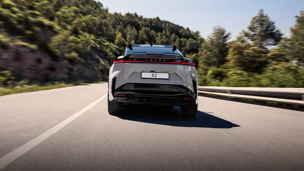 СОВЕРШЕНСТВО АВТОМОБИЛЬНОГО ВОЖДЕНИЯ LEXUS