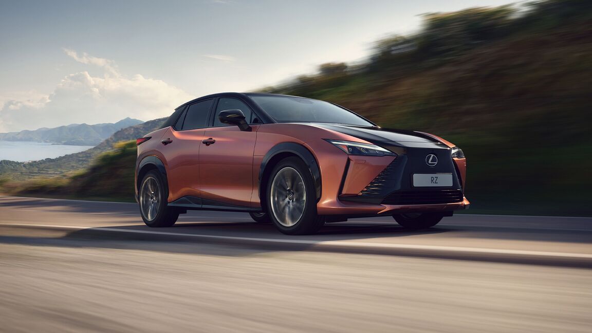 PILNĪGI ATJAUNINĀTAIS LEXUS RZ