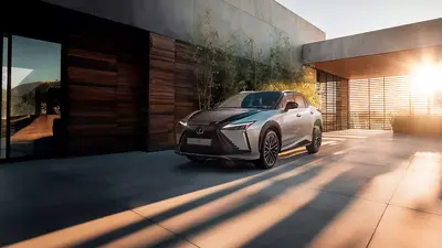 PILNĪGI ATJAUNINĀTAIS LEXUS RZ