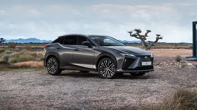 PILNĪBĀ ELEKTRISKAIS LEXUS RZ
